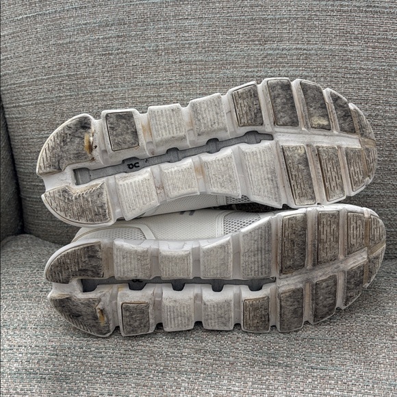 On Cloud 5 Running Shoes Sneakers in White Women’s Size 7 - Picture 7 of 8